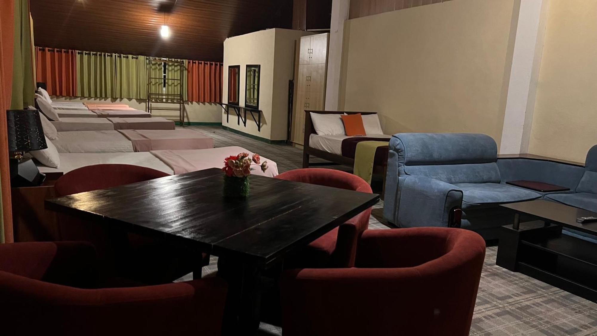 Hill Cool Hotel & Restaurant Хатон Екстериор снимка